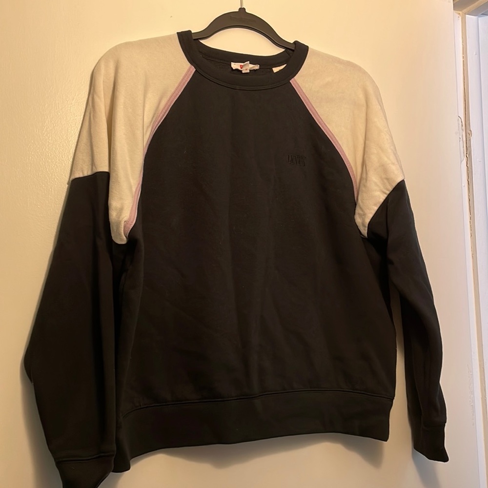 Medium black/white/purple Levi sweatshirt.